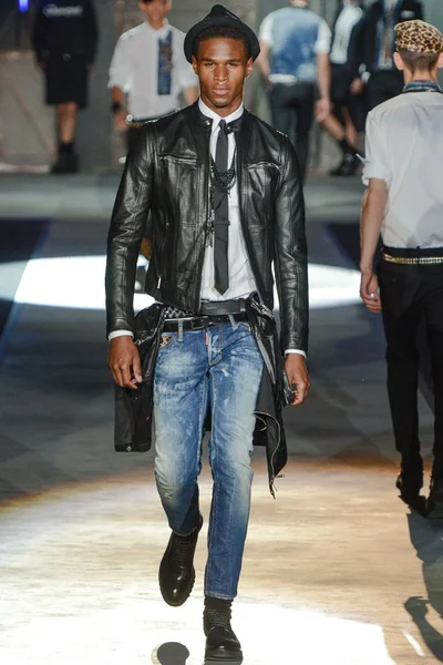 Look 3